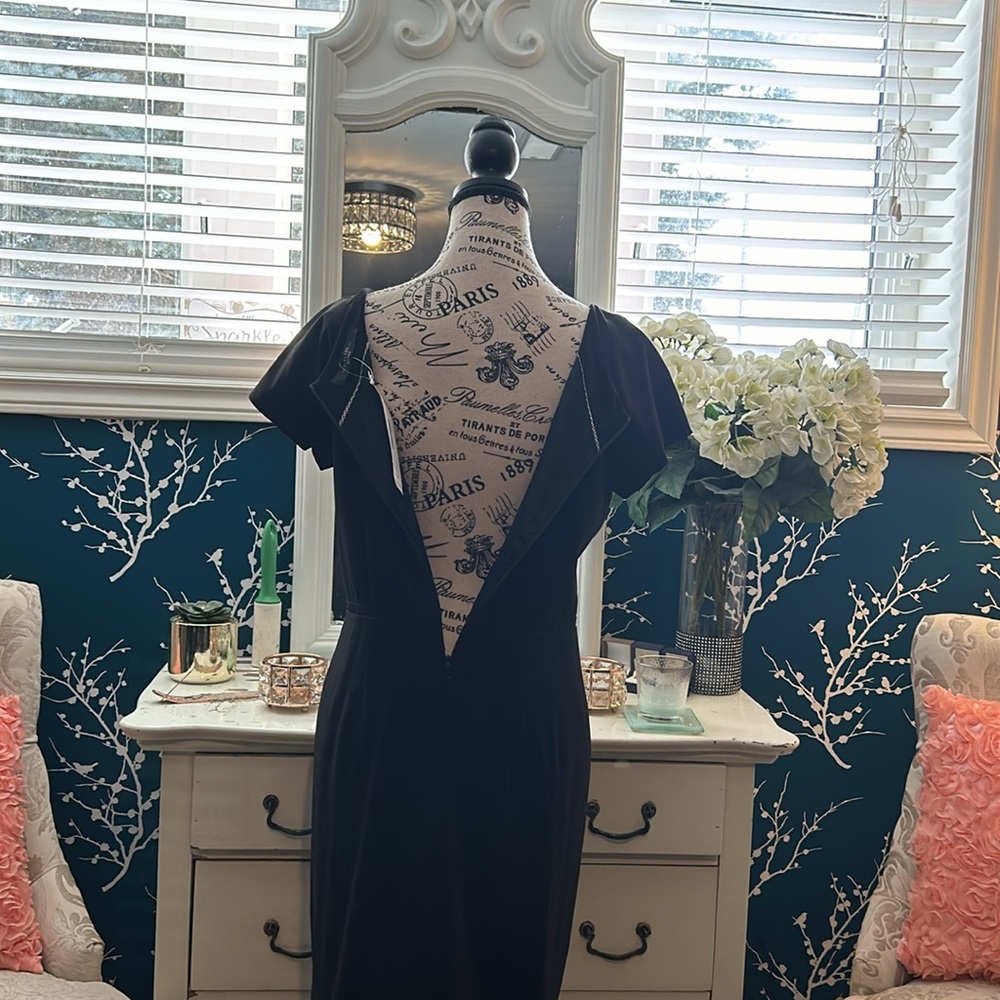 BEAUTIFUL,black dress  BY MAX MARA. Simple yet stunning - Picture 12 of 16